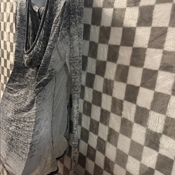 Teens Apparel Women’s Green Bay Packers Long Sleeve Hooded Shirt Size L or 11-13 - Picture 11 of 12